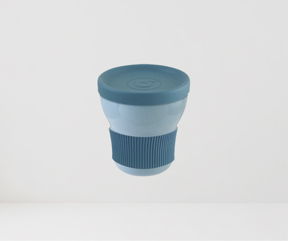 Taza con tapa de silicona 300 cc.