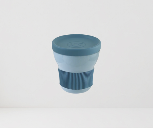 Taza con tapa de silicona 300 cc.